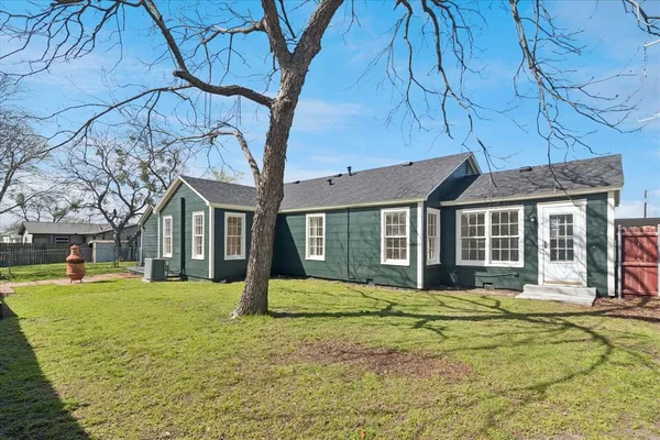 $2,300 | 602 West Pecan Street, Celina, TX 75009