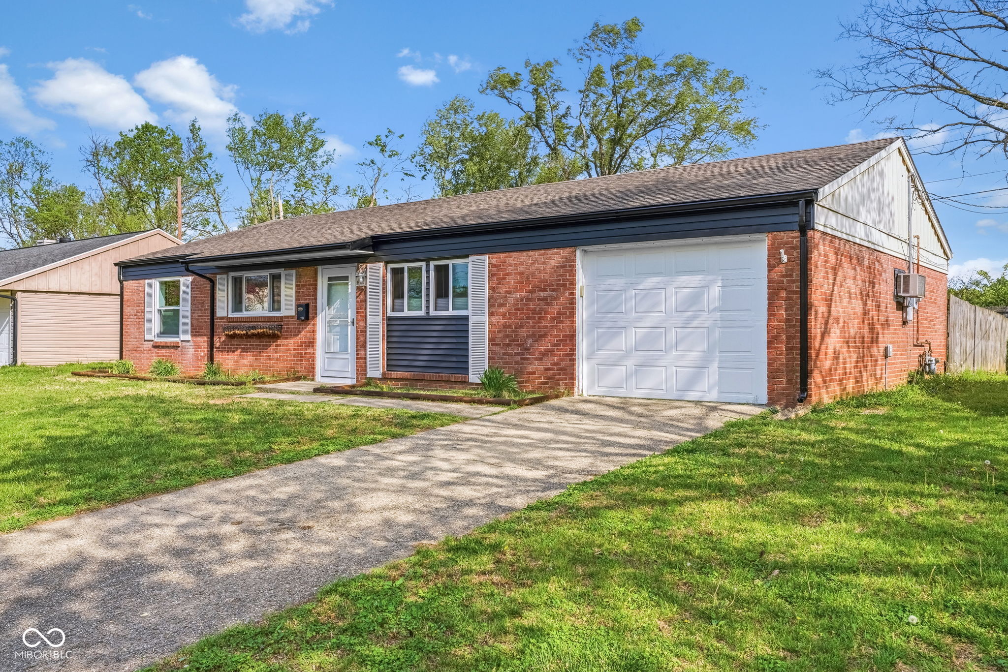 2734 31st Street Columbus, IN 47203 - Photo 3 of 26