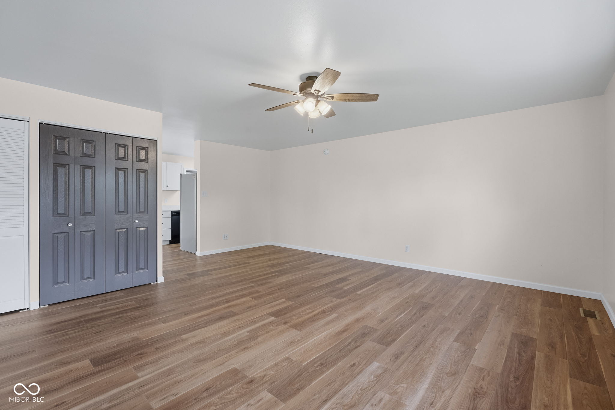 2734 31st Street Columbus, IN 47203 - Photo 5 of 26