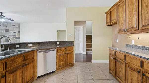 $3,200 | 313 Country Lakes Boulevard, Argyle, TX 76226