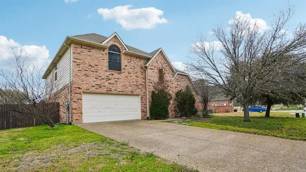 $3,200 | 313 Country Lakes Boulevard, Argyle, TX 76226