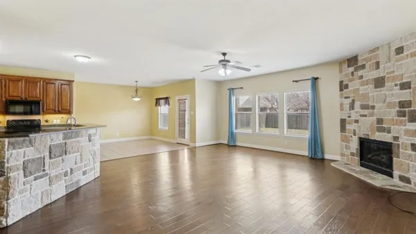 $3,200 | 313 Country Lakes Boulevard, Argyle, TX 76226