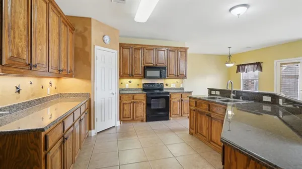 $3,200 | 313 Country Lakes Boulevard, Argyle, TX 76226