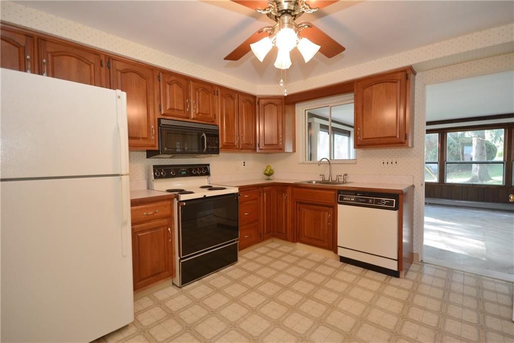2057 Spring Hill Road Pittsburgh, PA 15243 - Photo 11 of 23