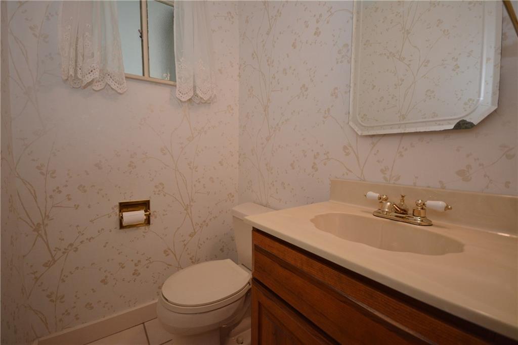 2057 Spring Hill Road Pittsburgh, PA 15243 - Photo 20 of 23