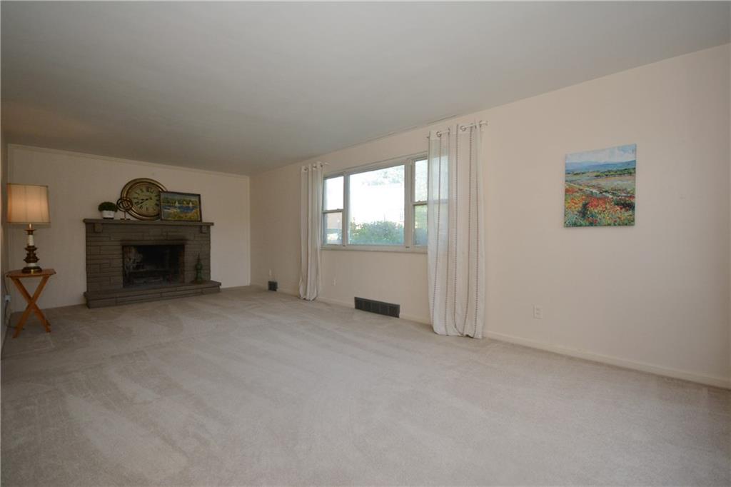 2057 Spring Hill Road Pittsburgh, PA 15243 - Photo 3 of 23