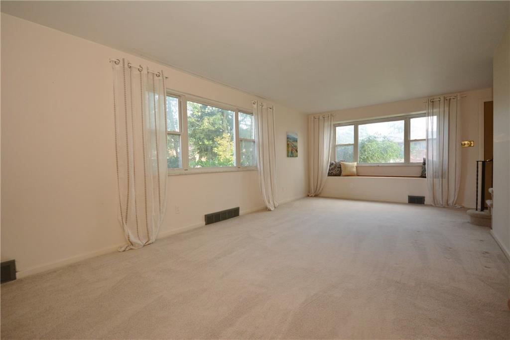 2057 Spring Hill Road Pittsburgh, PA 15243 - Photo 4 of 23