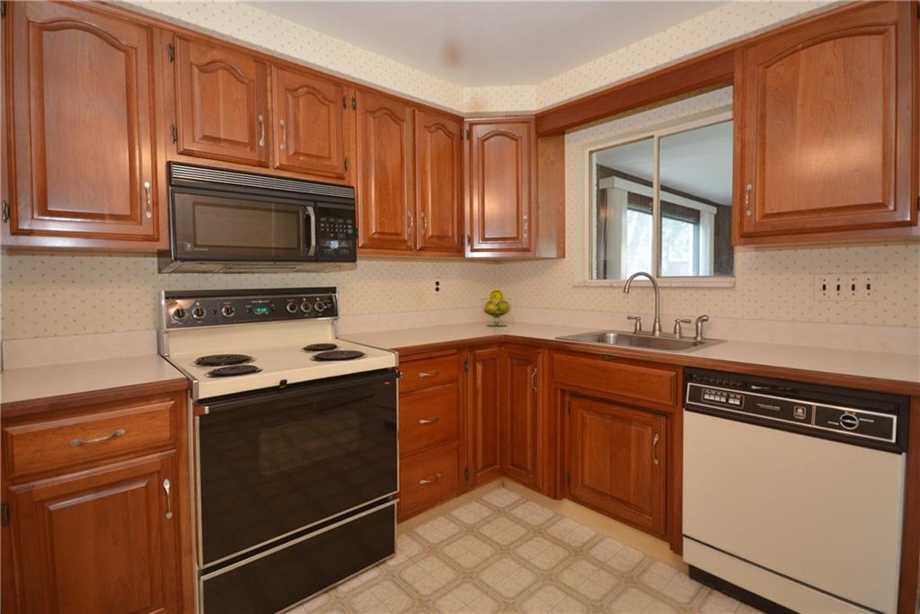 2057 Spring Hill Road Pittsburgh, PA 15243 - Photo 10 of 23