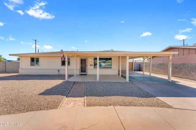 a view of a house with entryway