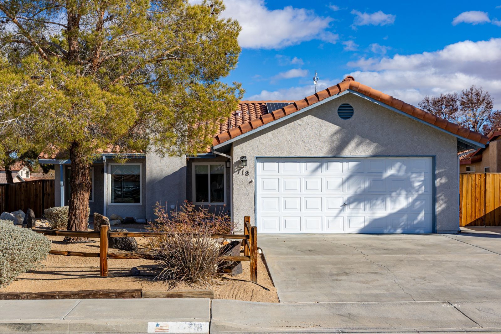 718 Regency Court Ridgecrest, CA 93555 - Photo 2 of 43