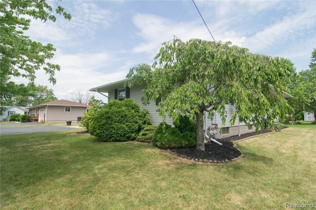 11434 Grafton Road Carleton, MI 48117 - Photo 48 of 50 DSC_0817.jpg