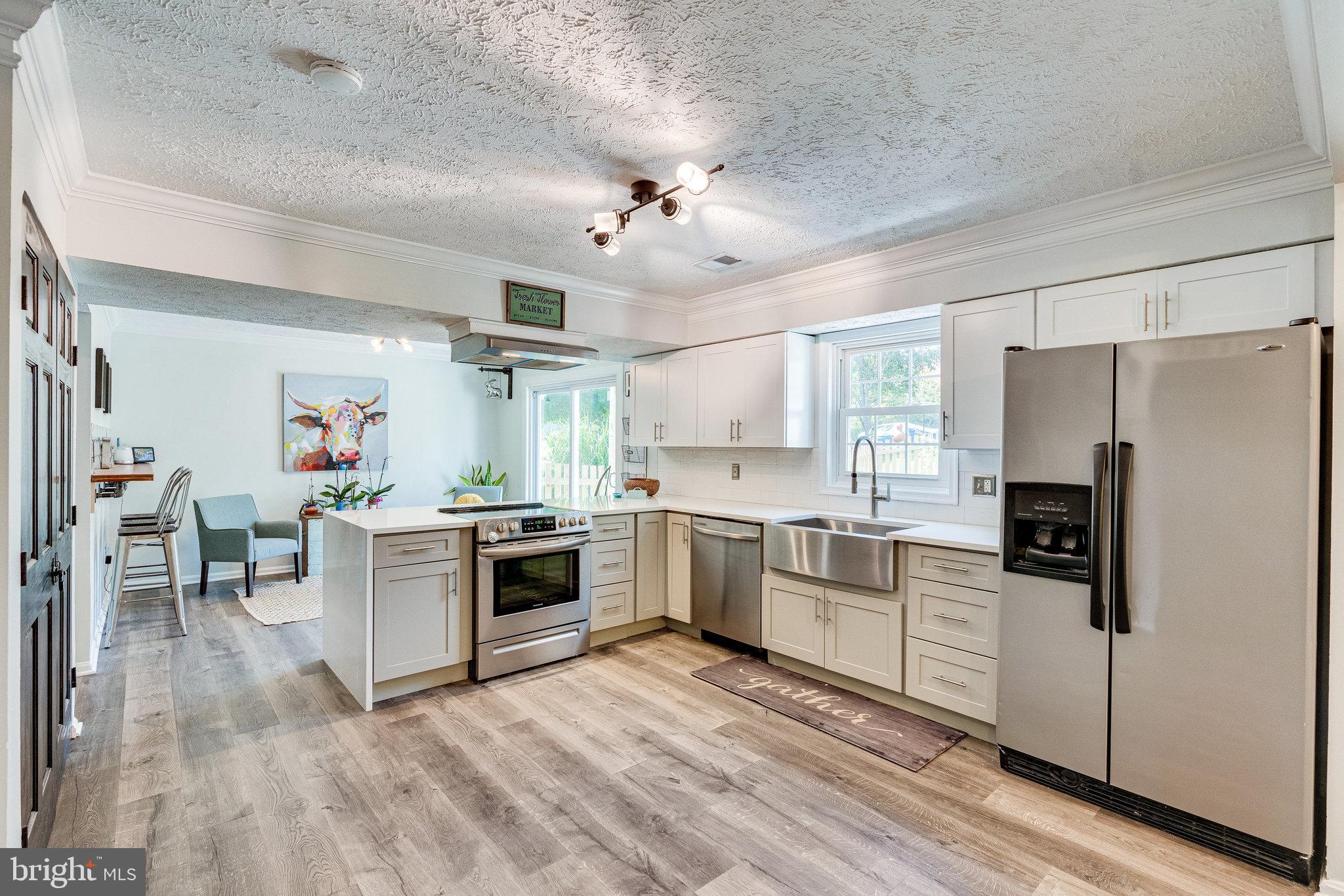 13206 Jasper Road Fairfax, VA 22033 - Photo 16 of 60 Updated kitchen w/ bkfst nook and bkfst bar!
