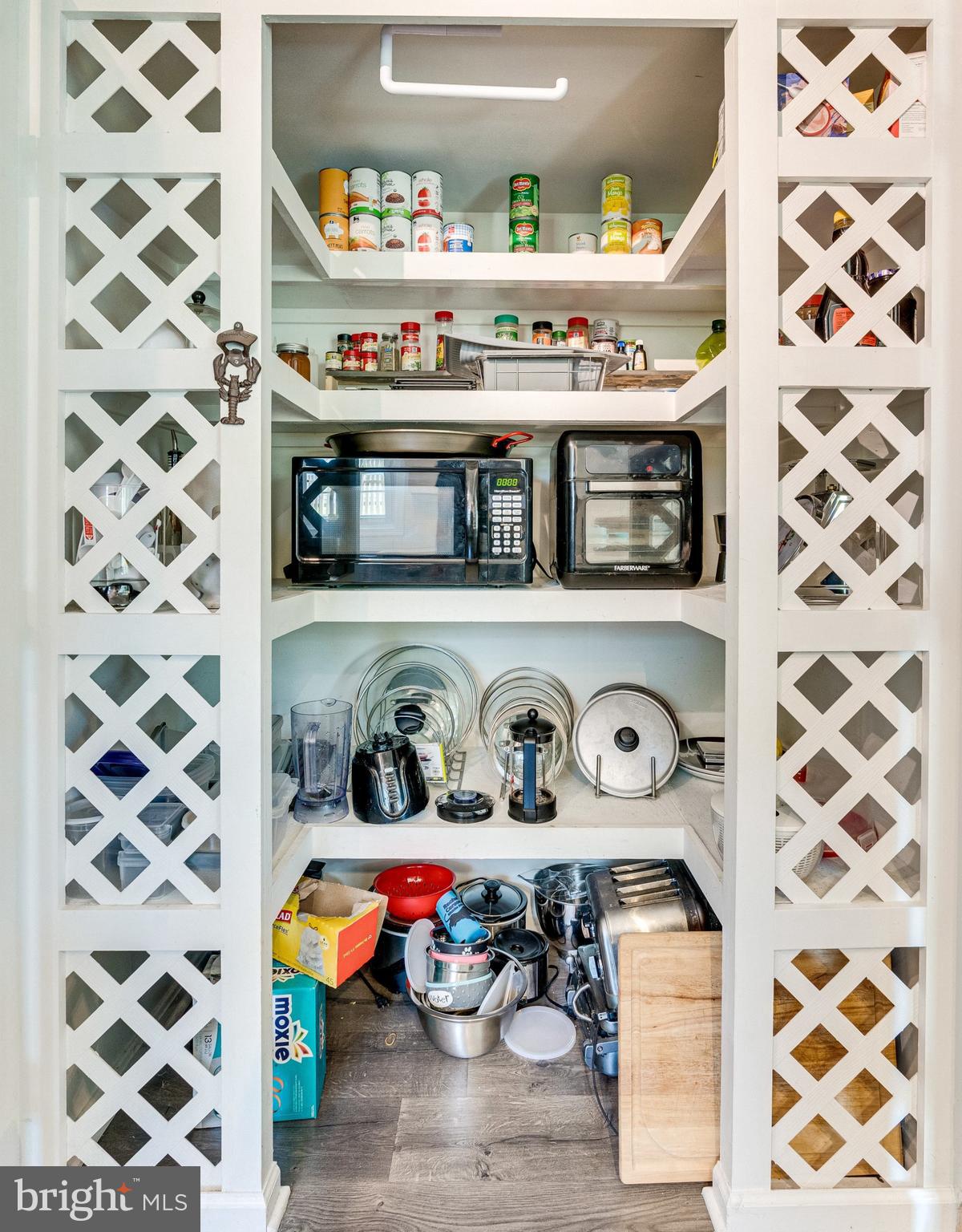 13206 Jasper Road Fairfax, VA 22033 - Photo 18 of 60 1 of 2 pantries