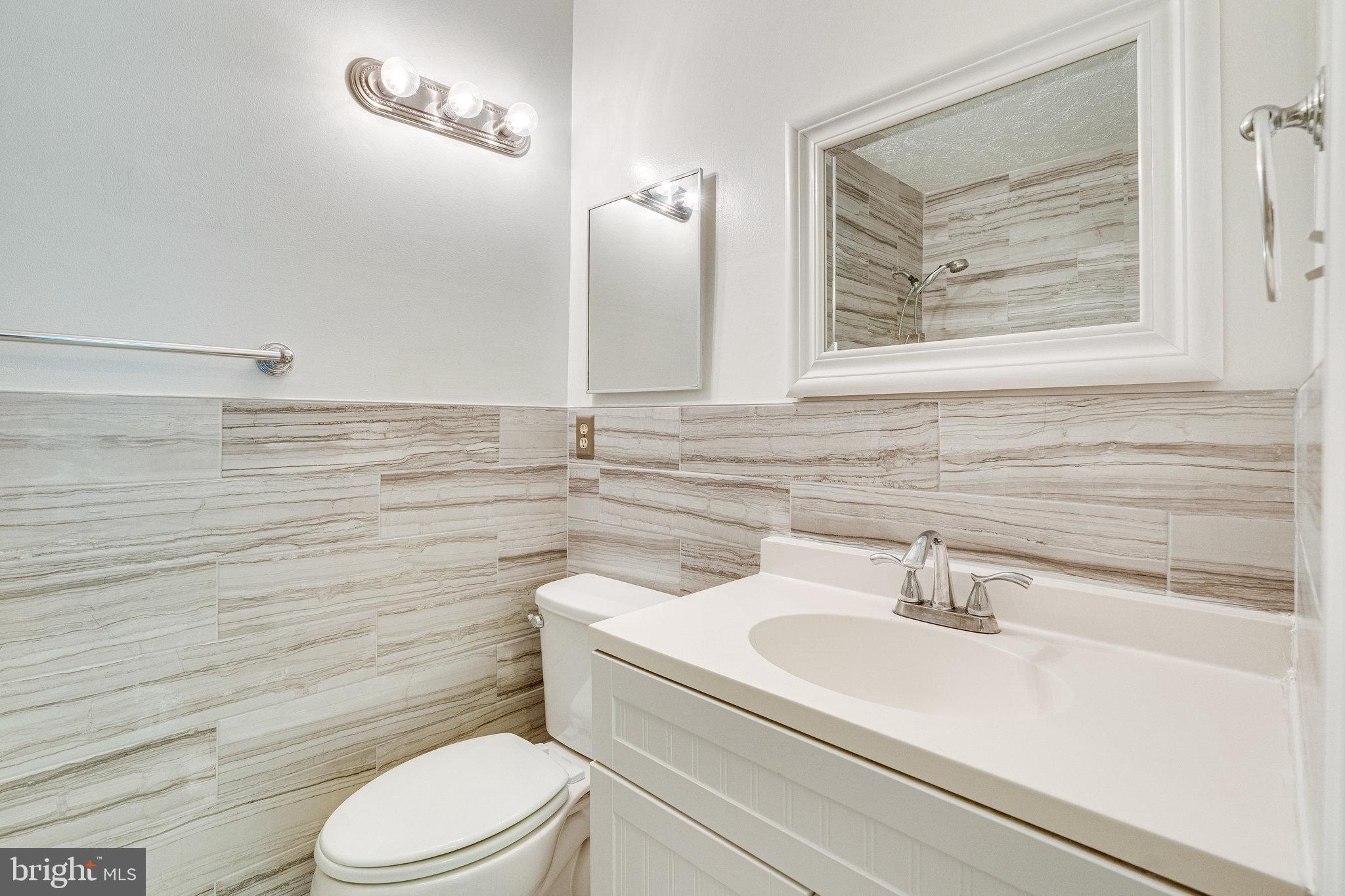 13206 Jasper Road Fairfax, VA 22033 - Photo 26 of 60 Bedroom 2 - en suite bath
