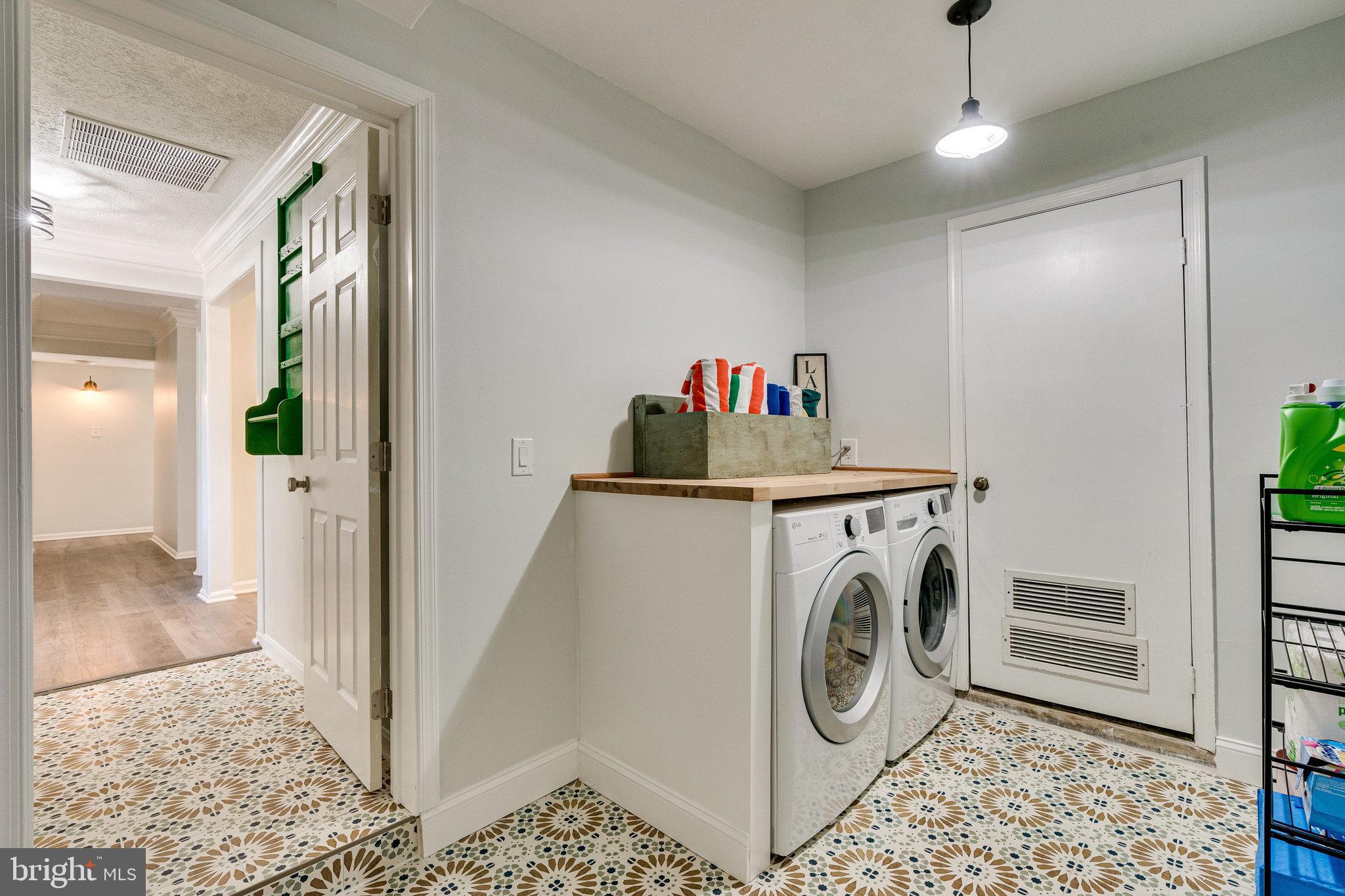 13206 Jasper Road Fairfax, VA 22033 - Photo 33 of 60 Laundry room on main level