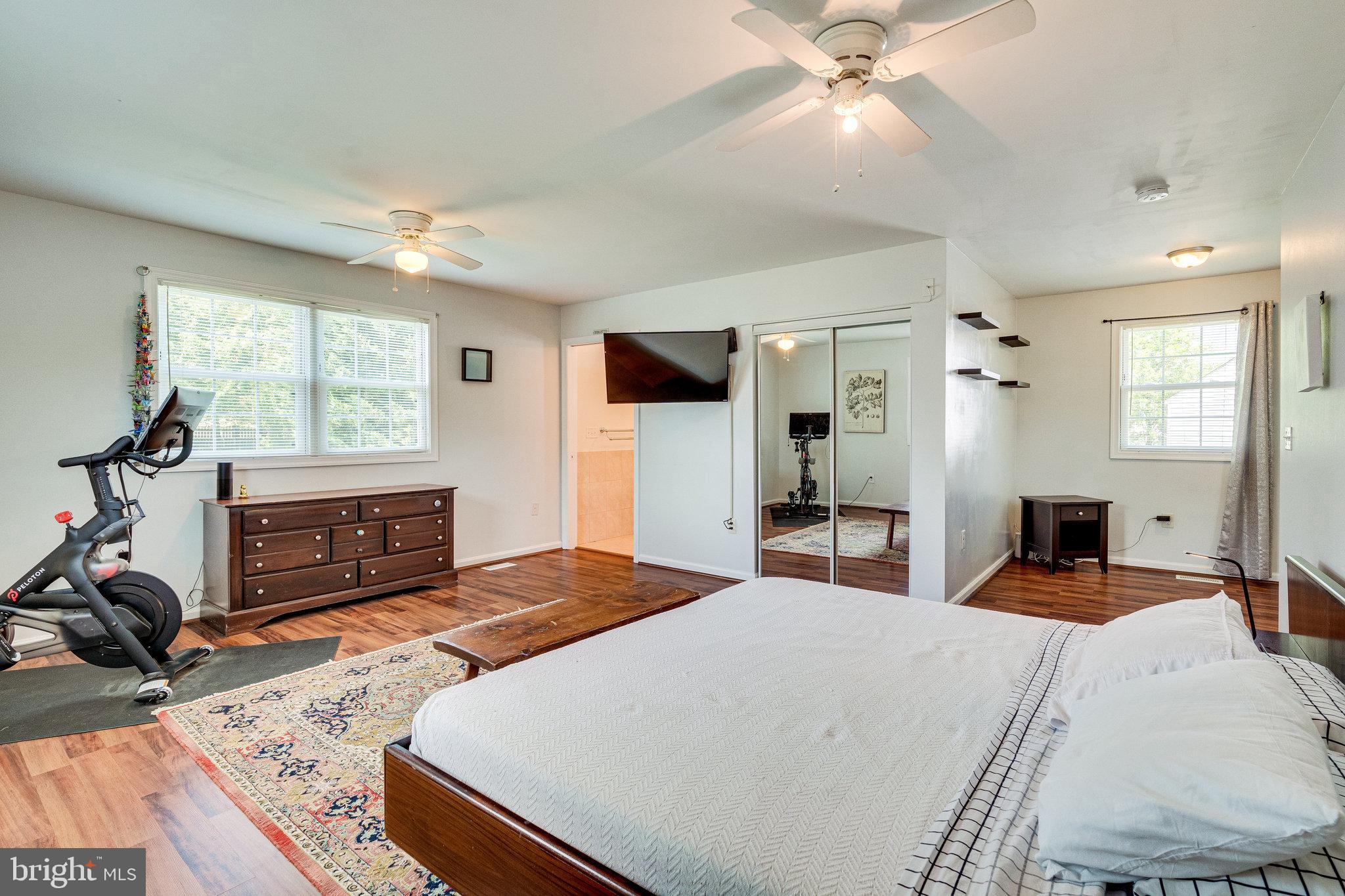 13206 Jasper Road Fairfax, VA 22033 - Photo 42 of 60 Spacious primary bedroom with sitting area
