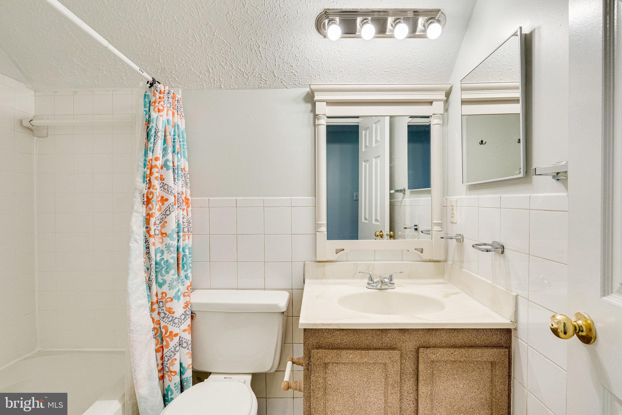 13206 Jasper Road Fairfax, VA 22033 - Photo 48 of 60 Upstairs hall bath