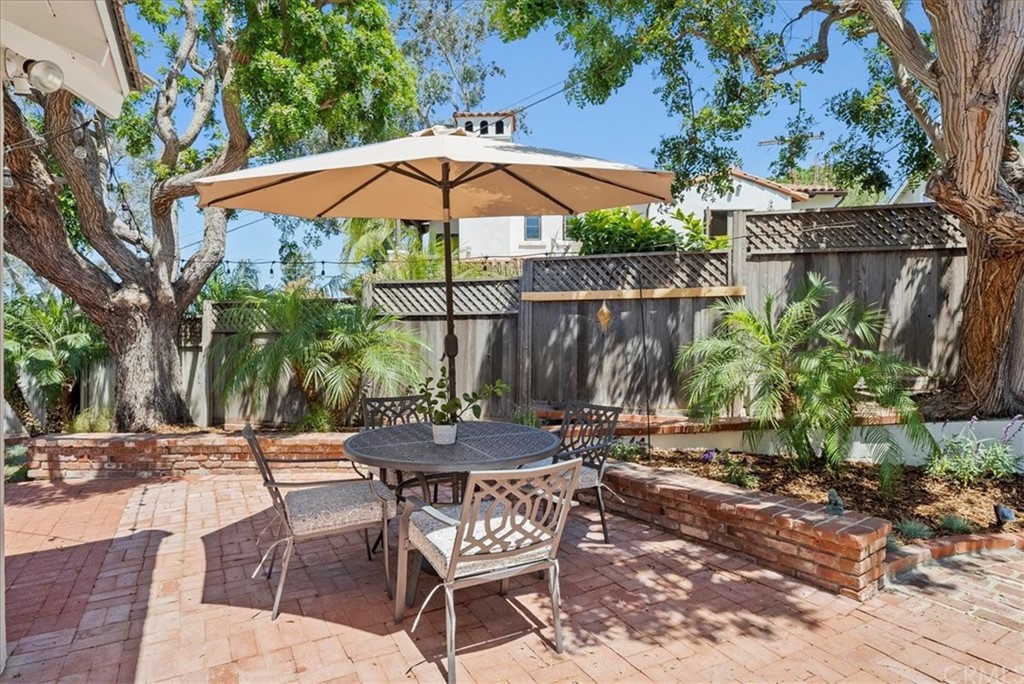 1137 Vía Coronel Palos Verdes Estates, CA 90274 - Photo 17 of 20 a patio with a patio table and chairs