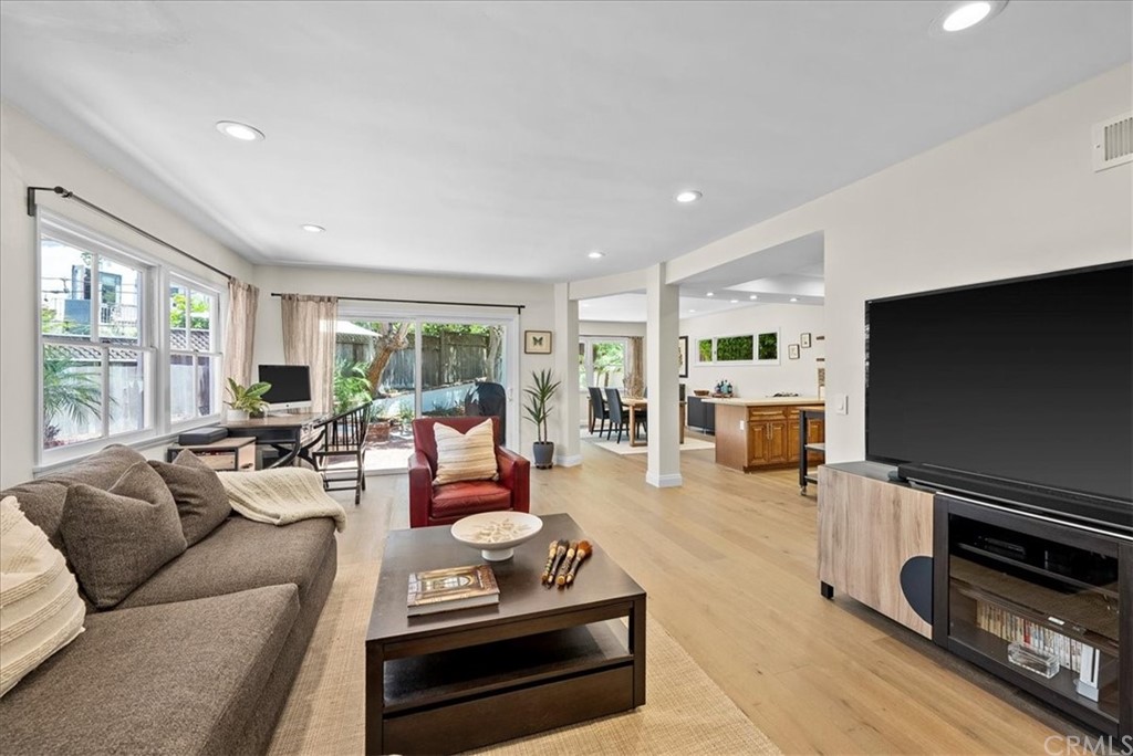 1137 Vía Coronel Palos Verdes Estates, CA 90274 - Photo 3 of 20 a living room with furniture and a flat screen tv