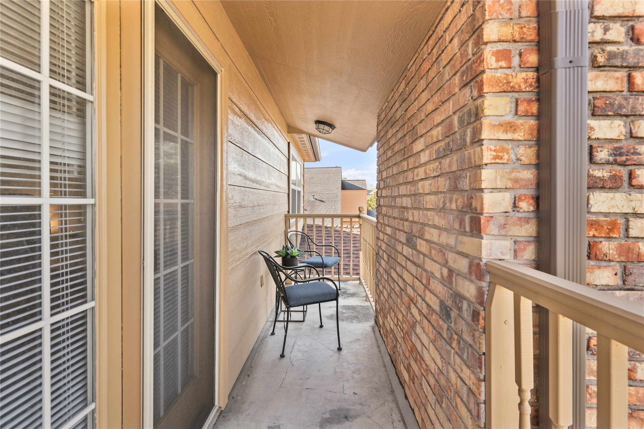 6618 Wimbledon Trail Road Spring, TX 77379 - Photo 35 of 44 a view of a balcony with chairs