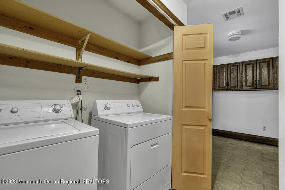 10 Eagle Drive Bayville, NJ 08721 - Photo 29 of 42 a utility room with dryer and washer