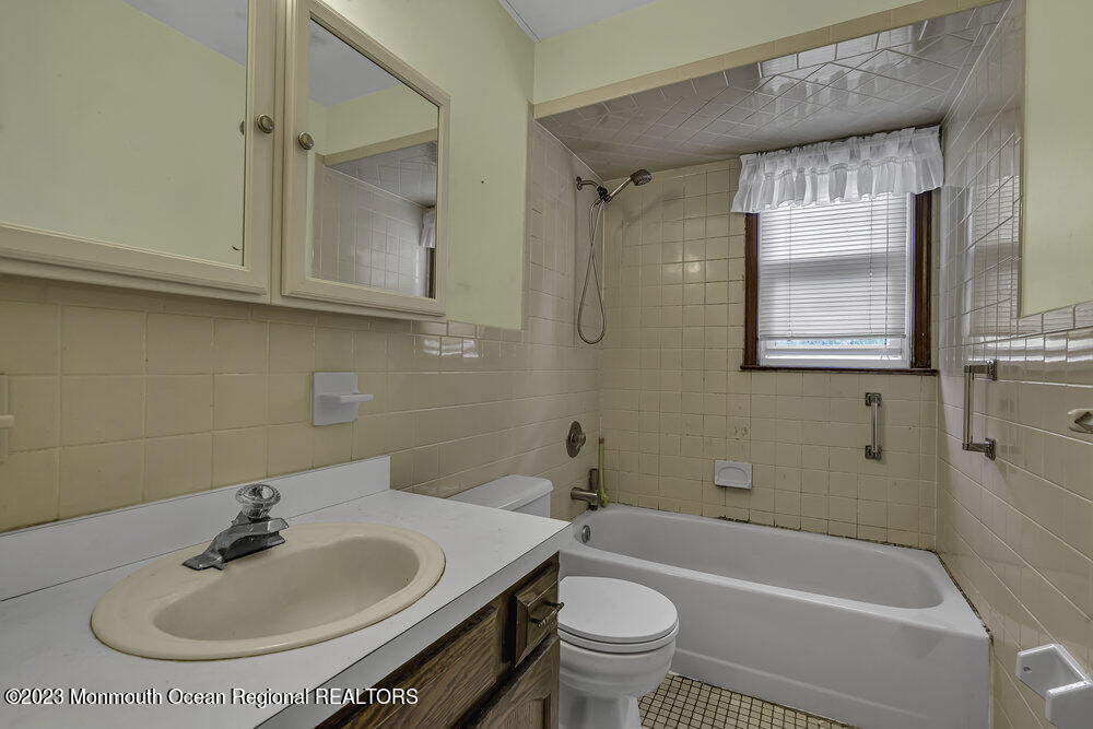 10 Eagle Drive Bayville, NJ 08721 - Photo 9 of 42 a bathroom with a sink and a bathtub