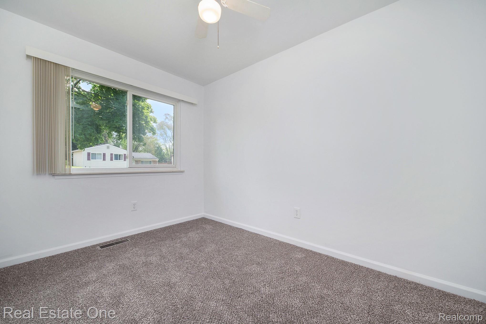 15718 Springhill Street Romulus, MI 48174 - Photo 13 of 29 DSC01427.jpg