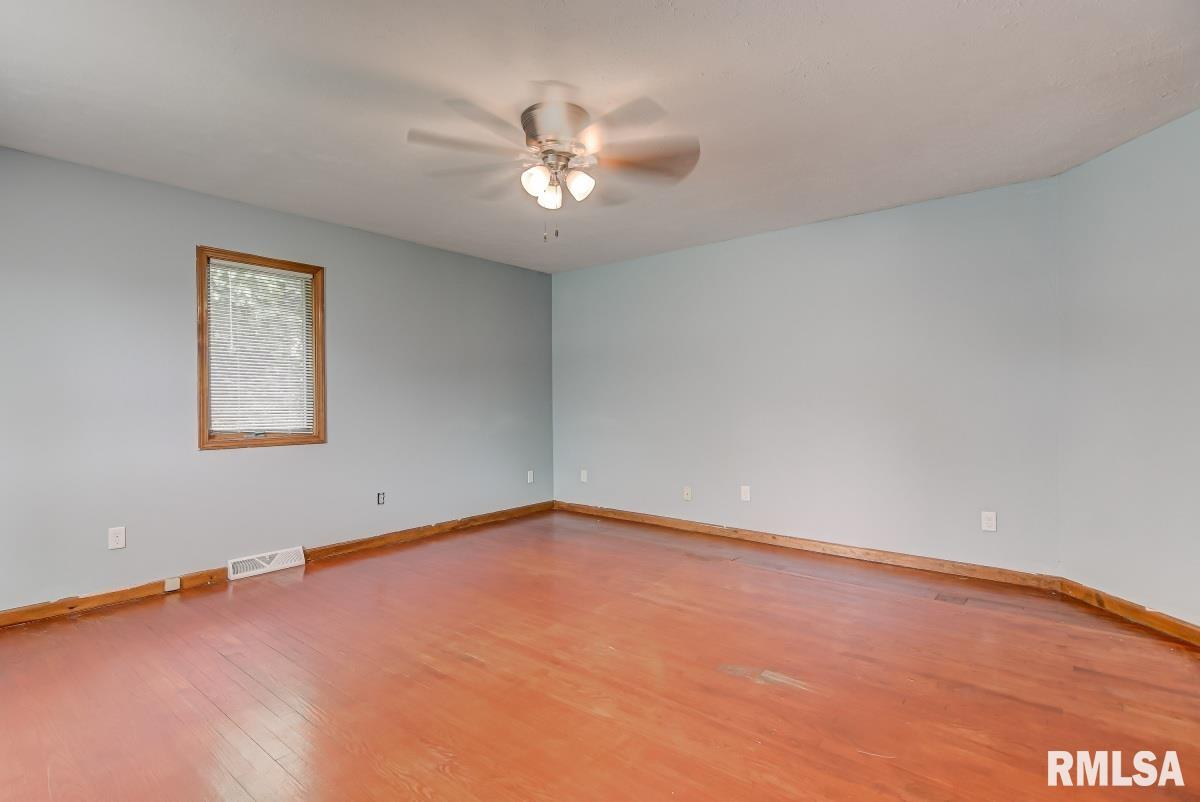 404 South Primm Street Athens, IL 62613 - Photo 4 of 29 Gallery Image 4
