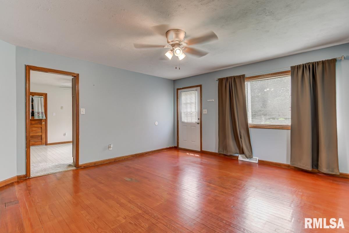 404 South Primm Street Athens, IL 62613 - Photo 6 of 29 Gallery Image 6