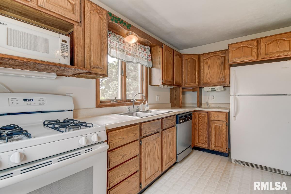 404 South Primm Street Athens, IL 62613 - Photo 7 of 29 Gallery Image 7