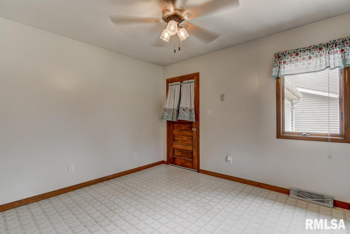 404 South Primm Street Athens, IL 62613 - Photo 10 of 29 Gallery Image 10