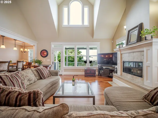 $1,325,000 | 360 Hilltop Drive, Seaside, OR 97138