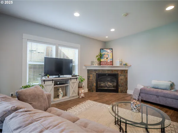 $1,280,000 | 360 Hilltop Drive, Seaside, OR 97138