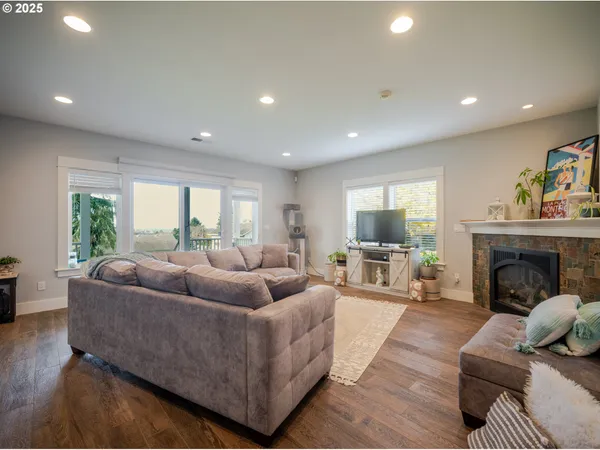 $1,280,000 | 360 Hilltop Drive, Seaside, OR 97138