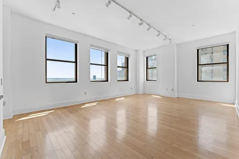 $565,000 | 4 Beacon Way, Unit 805, Jersey City, NJ 07304