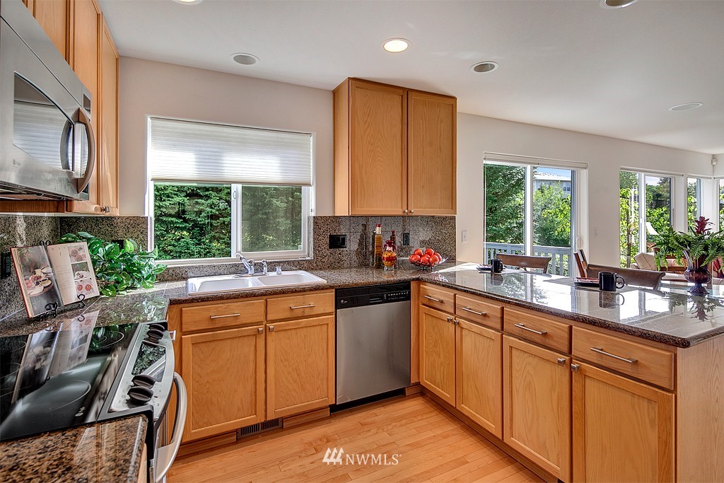 9036 Northeast 176th Street Bothell, WA 98011 - Photo 5 of 16 Gallery Image 5