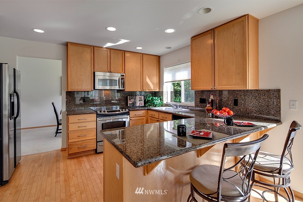 9036 Northeast 176th Street Bothell, WA 98011 - Photo 6 of 16 Gallery Image 6