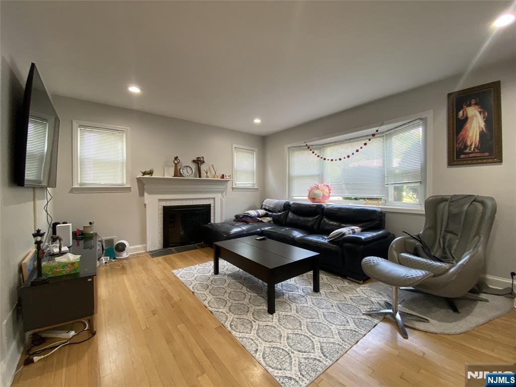 464 Hillcrest Road Ridgewood, NJ 07450 - Photo 2 of 15