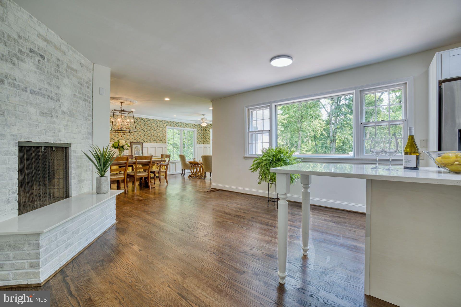 1629 Courtland Road Alexandria, VA 22306 - Photo 10 of 59 Large picture window with wonderful views