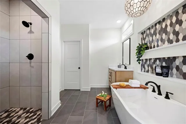 $749,950 | 8033 Payne Street, Shawnee, KS 66218