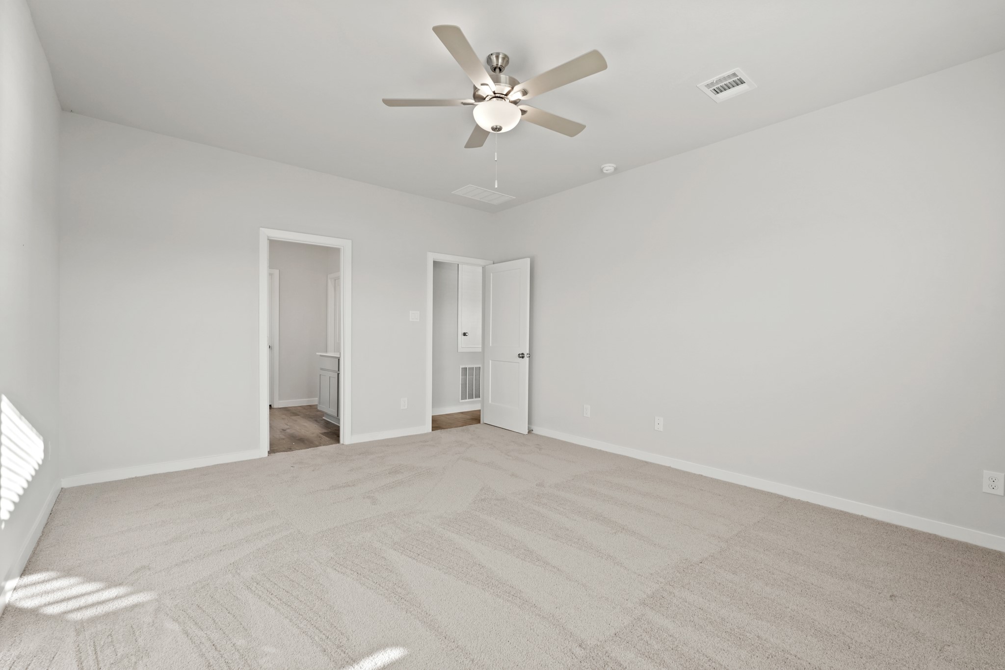112 Water Grass Trail Clute, TX 77531 - Photo 18 of 36 a view of an empty room with a ceiling fan