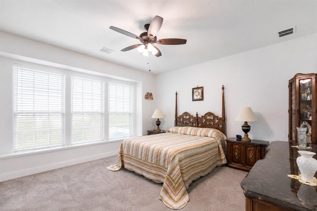 1013 Timber Ridge Drive Justin, TX 76247 - Photo 10 of 40