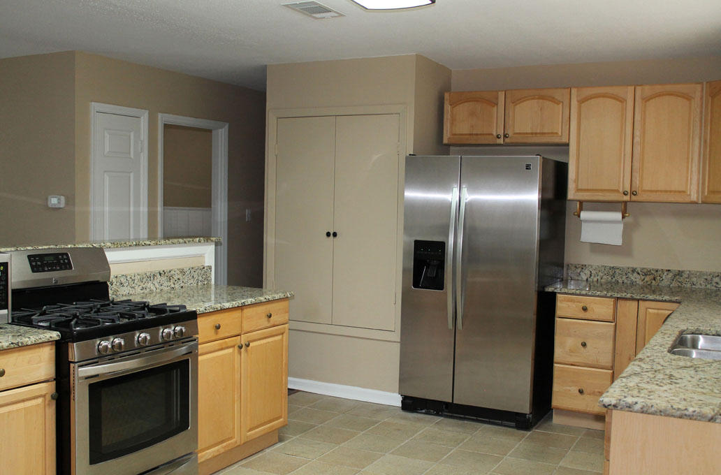 411 Paradise Road Niceville, FL 32578 - Photo 2 of 9 kitchen