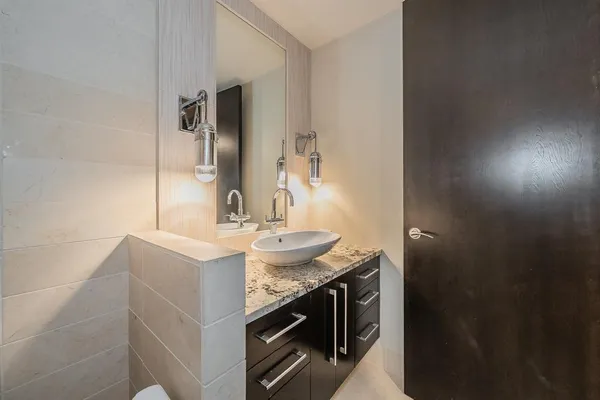 $3,300 | 2600 West 7th Street, Unit 2816, Fort Worth, TX 76107