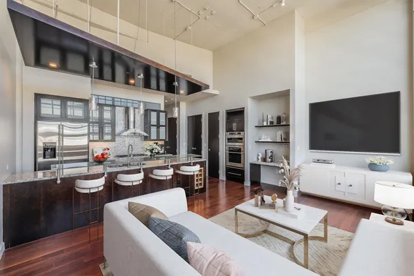 $3,300 | 2600 West 7th Street, Unit 2816, Fort Worth, TX 76107