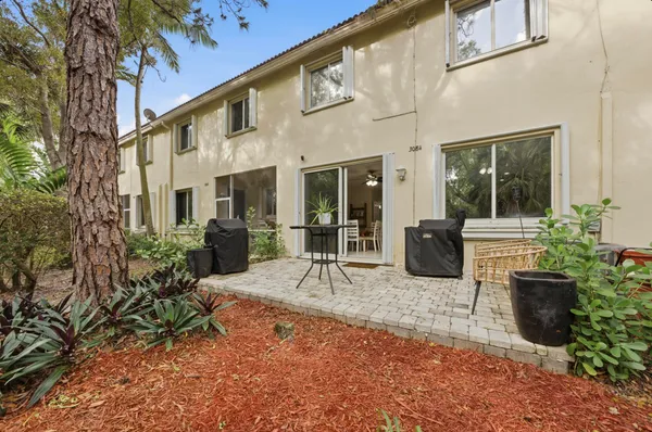 a view of a house with backyard and sitting area