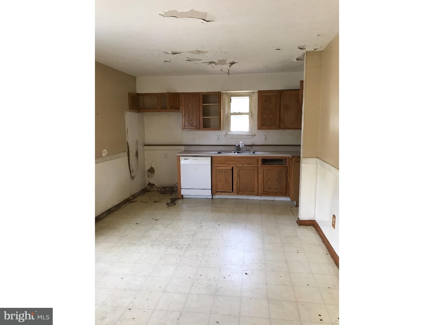 27 Yorkshire Road Sicklerville, NJ 08081 - Photo 3 of 10