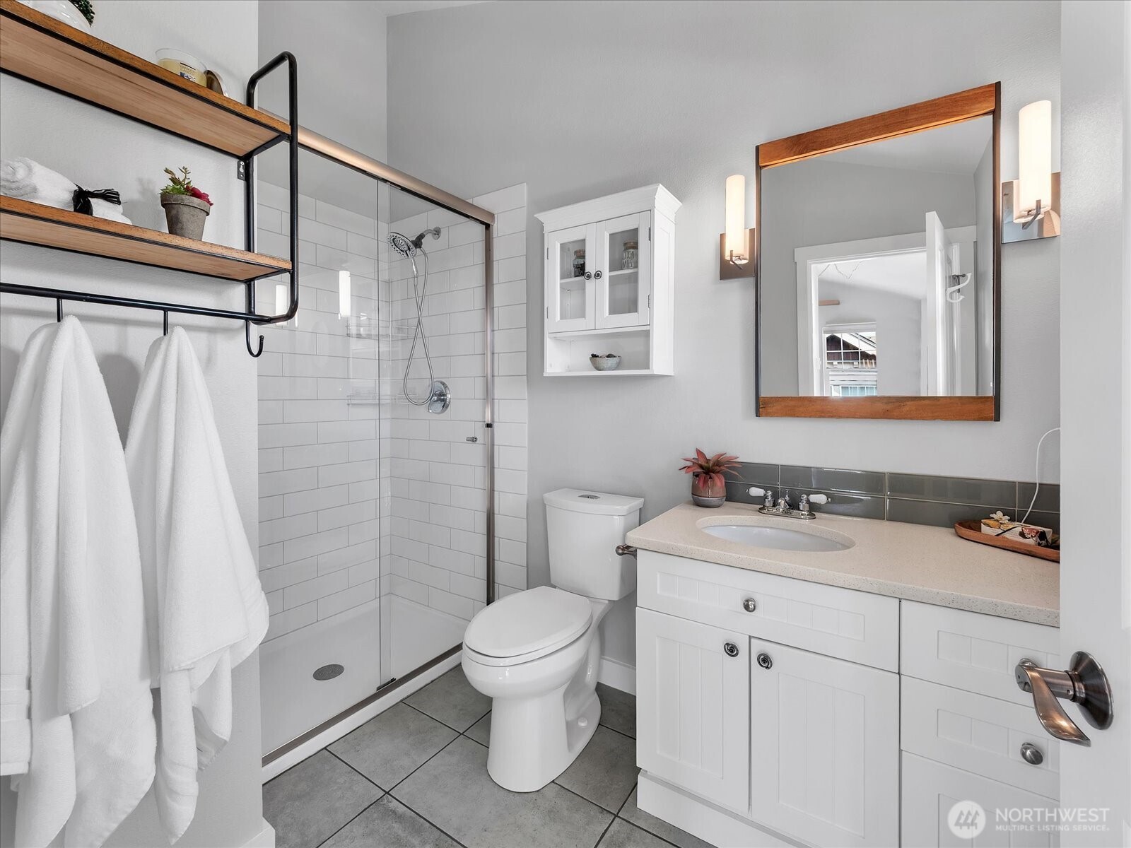 5430 California Avenue Southwest, Unit 3B Seattle, WA 98136 - Photo 13 of 32