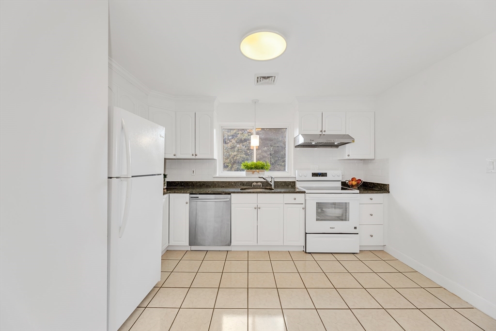 5 Spinney Street, Unit 2 Boston, MA 02132 - Photo 6 of 27