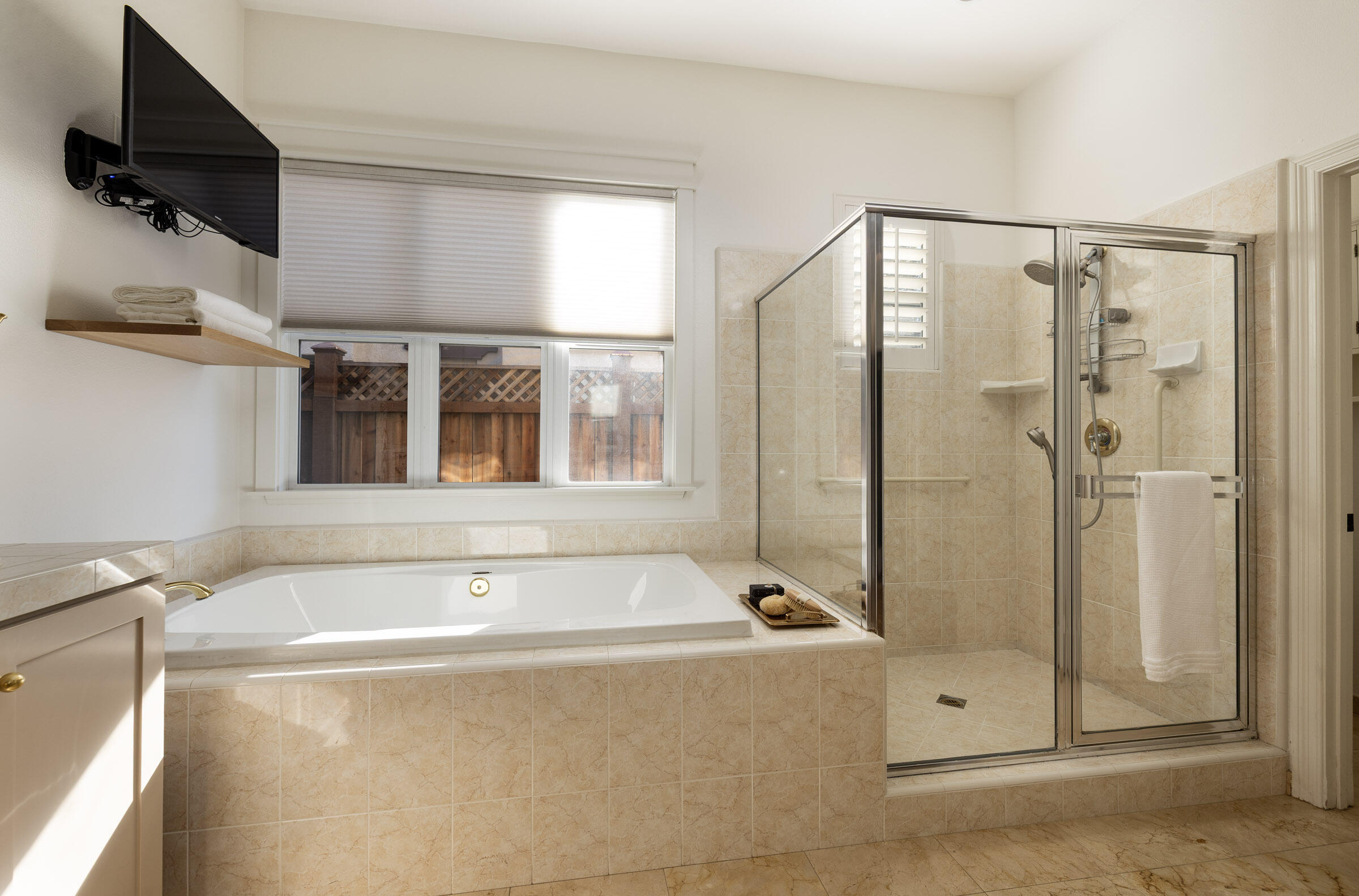271 King Daniel Lane Goleta, CA 93117 - Photo 21 of 34 Spa Like Primary Bathroom